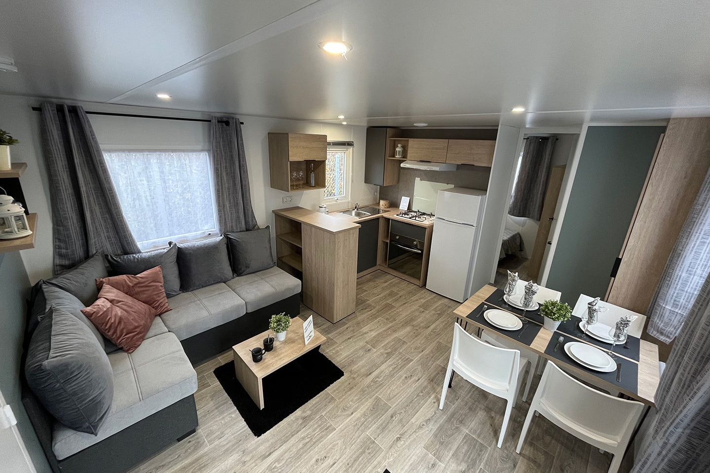  Lodge 872c salon