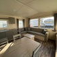 Mobil-home Opal – espace de vie avec canapé